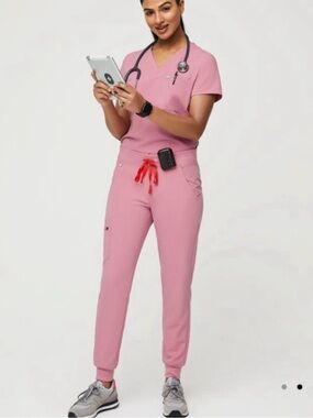 Figs Chalk Pink Scrub Set